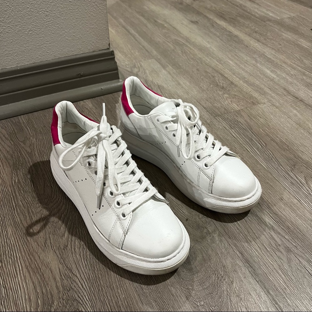 Marc Fisher LTD Maggy Women’s Leather Sneaker with hot pink suede back - Sz 8.5